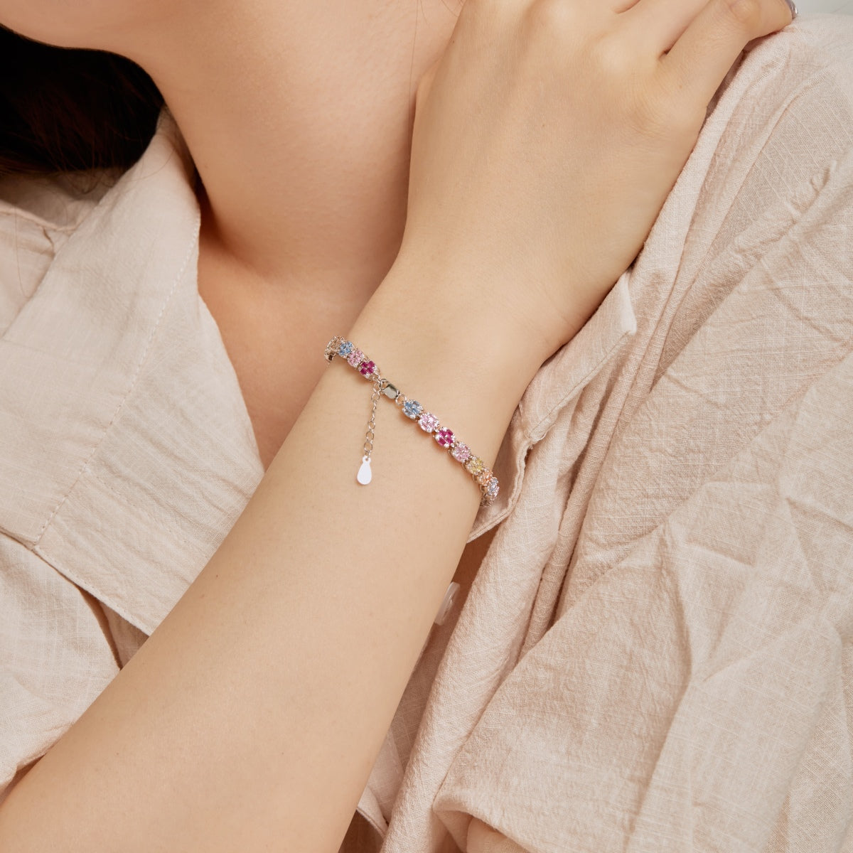 [Raffine] Zartes, farbenfrohes Armband im Smaragdschliff