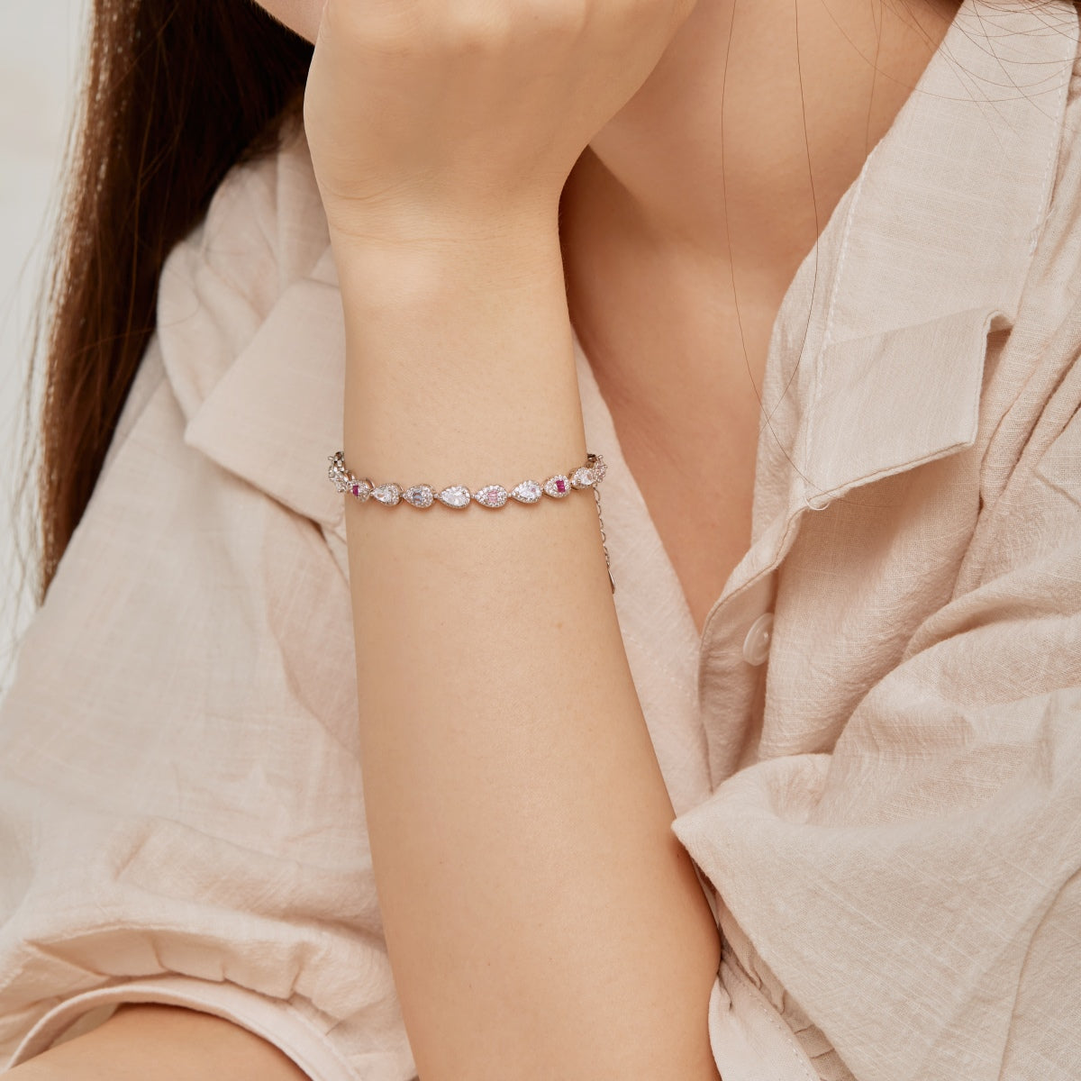 [RAFFINE]0.25 Carat Radiant Water Drop Shape Daily Bracelet