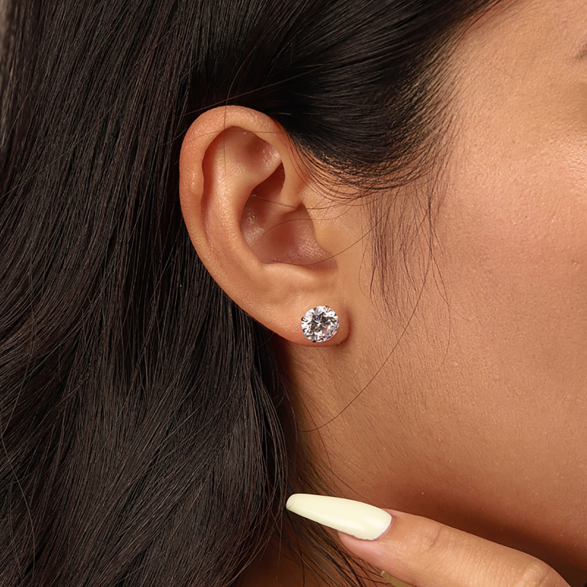 [RAFFINE] Elegantes pendientes con piedra central redonda y brillante