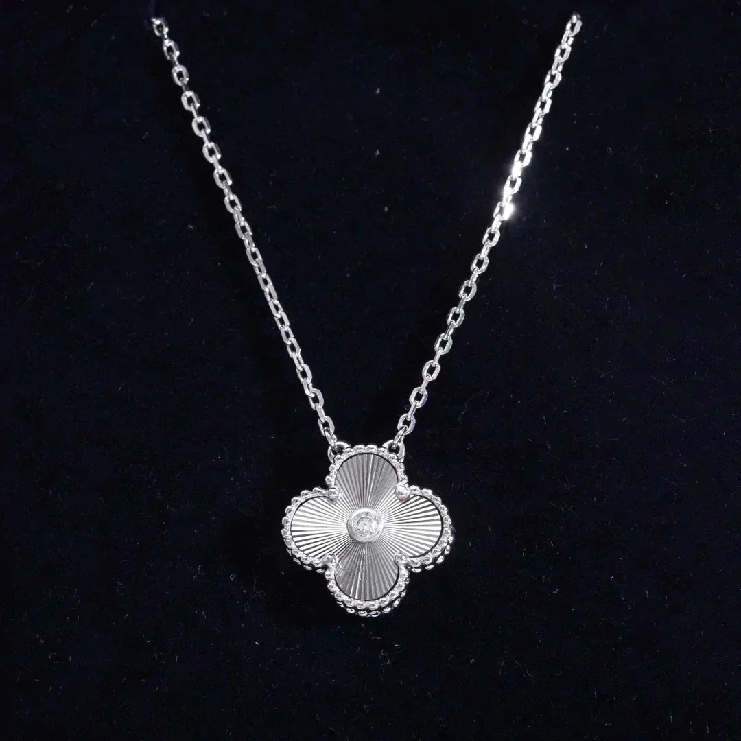 [RAFFINE]CLOVER  15MM DIAMOND LASER NECKLACE SILVER