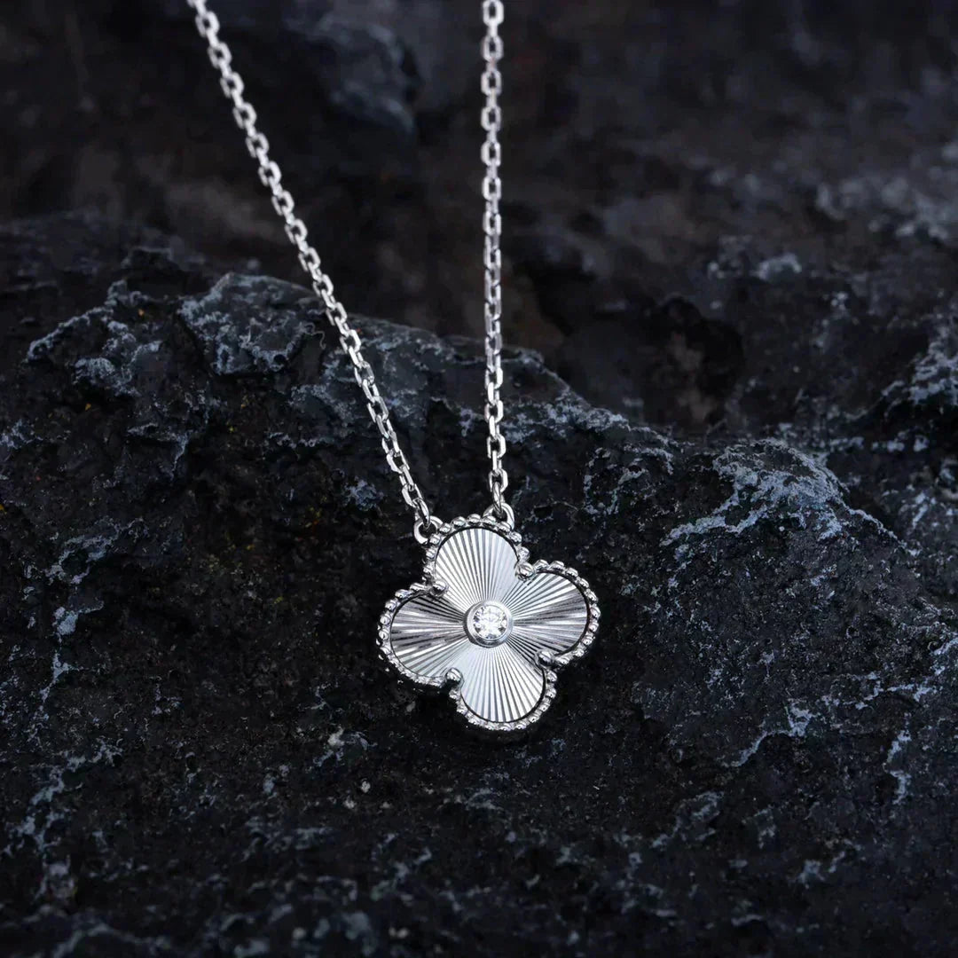 [RAFFINE]CLOVER  15MM DIAMOND LASER NECKLACE SILVER