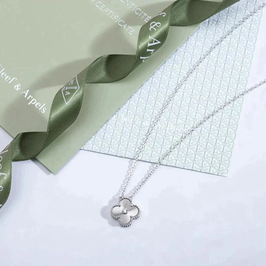 [RAFFINE]CLOVER  15MM DIAMOND LASER NECKLACE SILVER