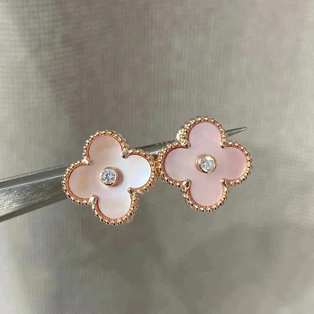 [RAFFINE]CLOVER MEDIUM 1 MOTIFS  PINK MOP DIAMOND EARRINGS
