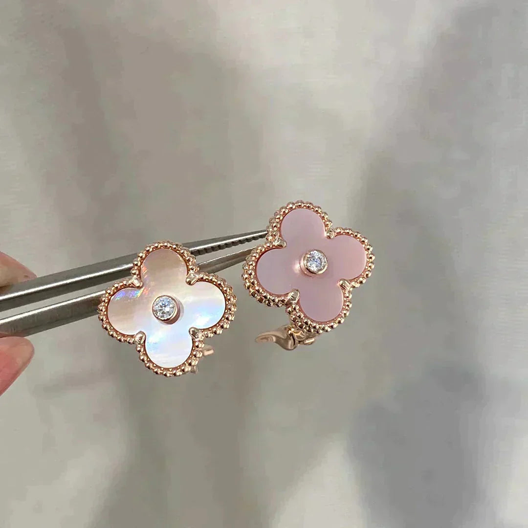 [RAFFINE]CLOVER MEDIUM 1 MOTIFS  PINK MOP DIAMOND EARRINGS