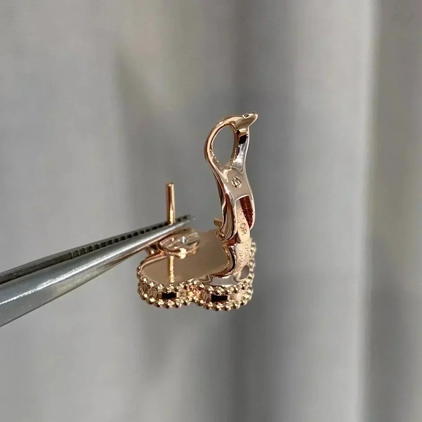 [RAFFINE]CLOVER MEDIUM 1 MOTIFS  PINK MOP DIAMOND EARRINGS