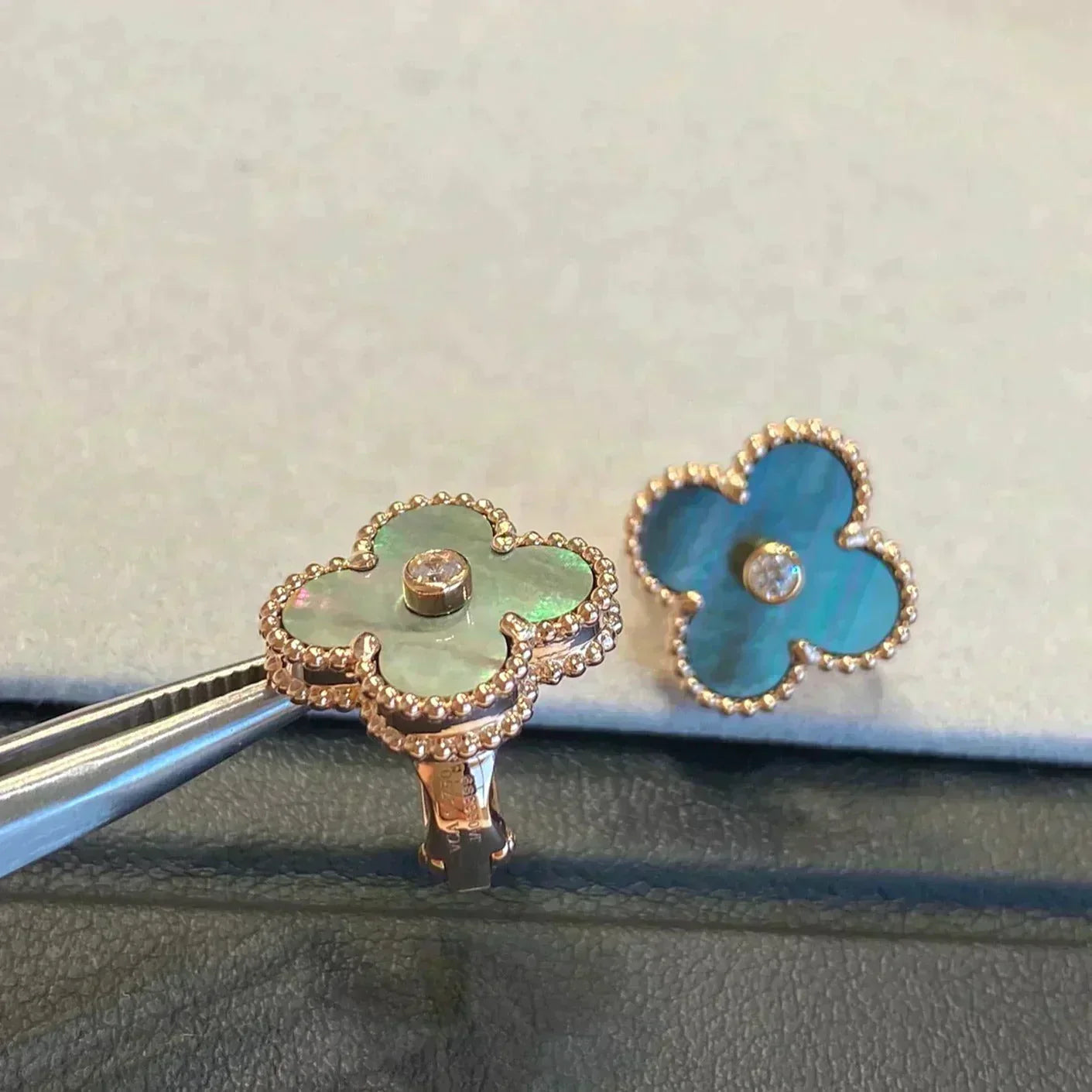 [RAFFINE]CLOVER MEDIUM 1 MOTIFS GRAY MOP  DIAMOND EARRINGS