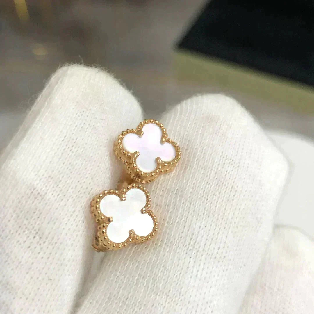 [RAFFINE]CLOVER MINI 9.5MM WHITE MOP EARRINGS