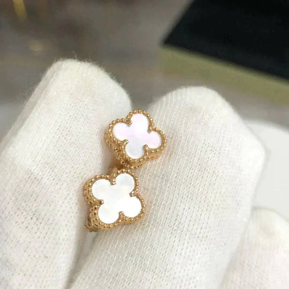 [RAFFINE]CLOVER MINI 9.5MM WHITE MOP EARRINGS