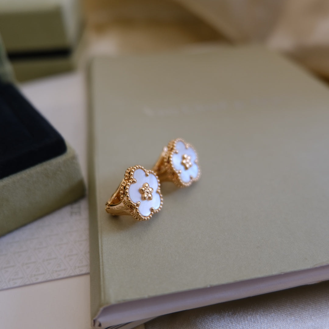 [RAFFINE]LUCKY PINK GOLD WHITE MOP EARRINGS