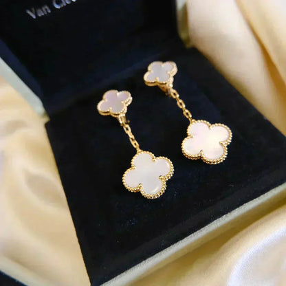[RAFFINE]CLOVER 2 MOTIF WHITE MOP EARRINGS