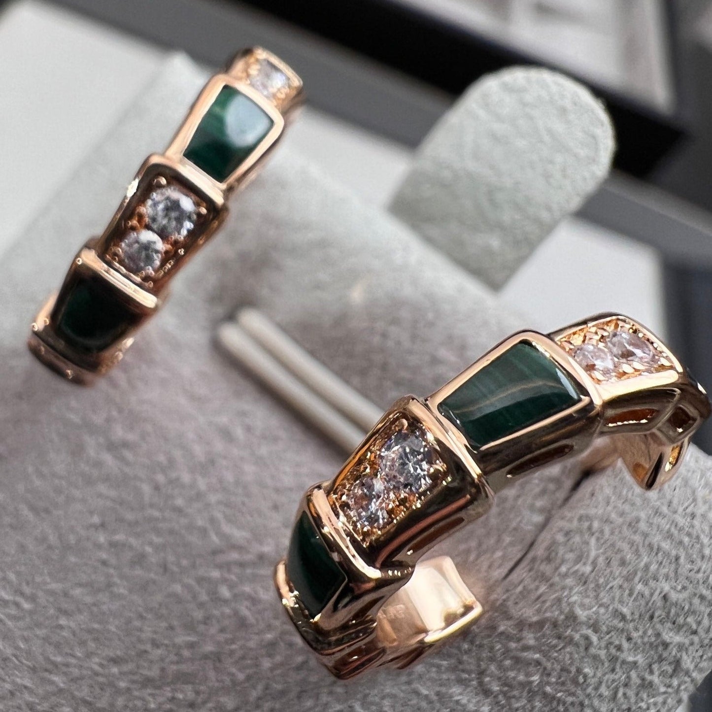 [RAFFINE] PENDIENTES SERPENTI DE MALAQUITA EN ORO ROSA