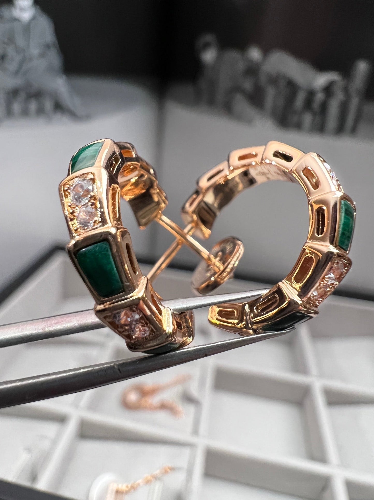 [RAFFINE] PENDIENTES SERPENTI DE MALAQUITA EN ORO ROSA