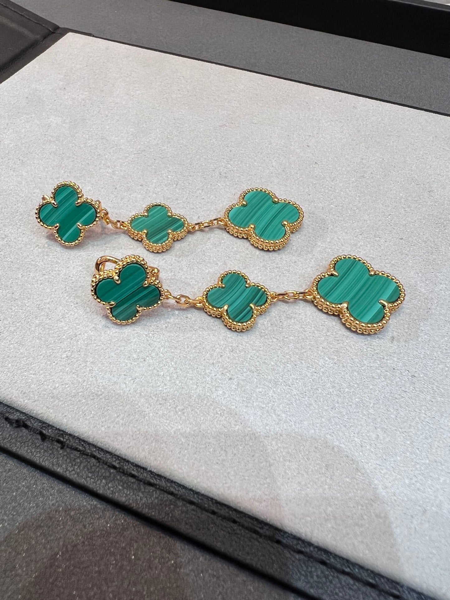 [RAFFINE]CLOVER MALACHITE 3 MOTIFS GOLD
