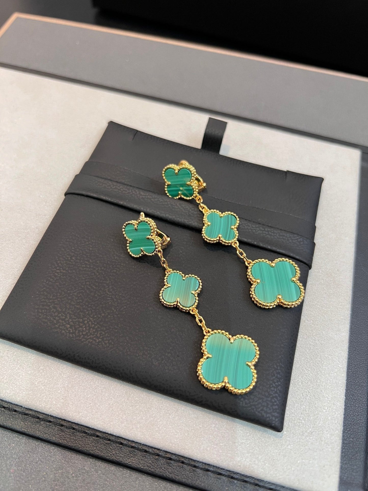 [RAFFINE]CLOVER MALACHITE 3 MOTIFS GOLD