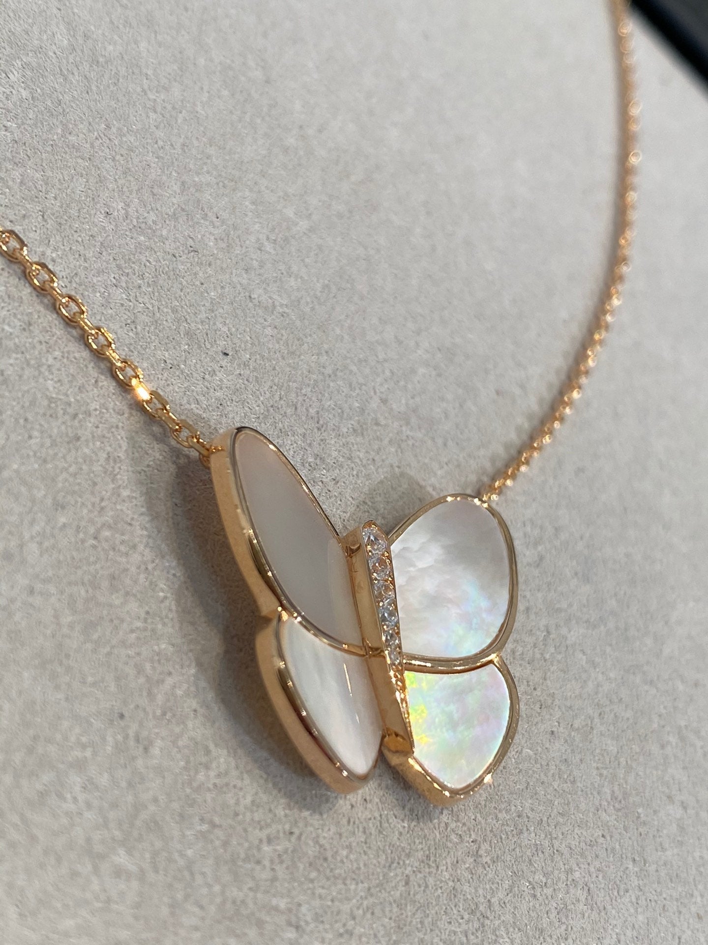 [RAFFINE]BUTTERFLY GOLD MOP DIAMOND NECKLACE