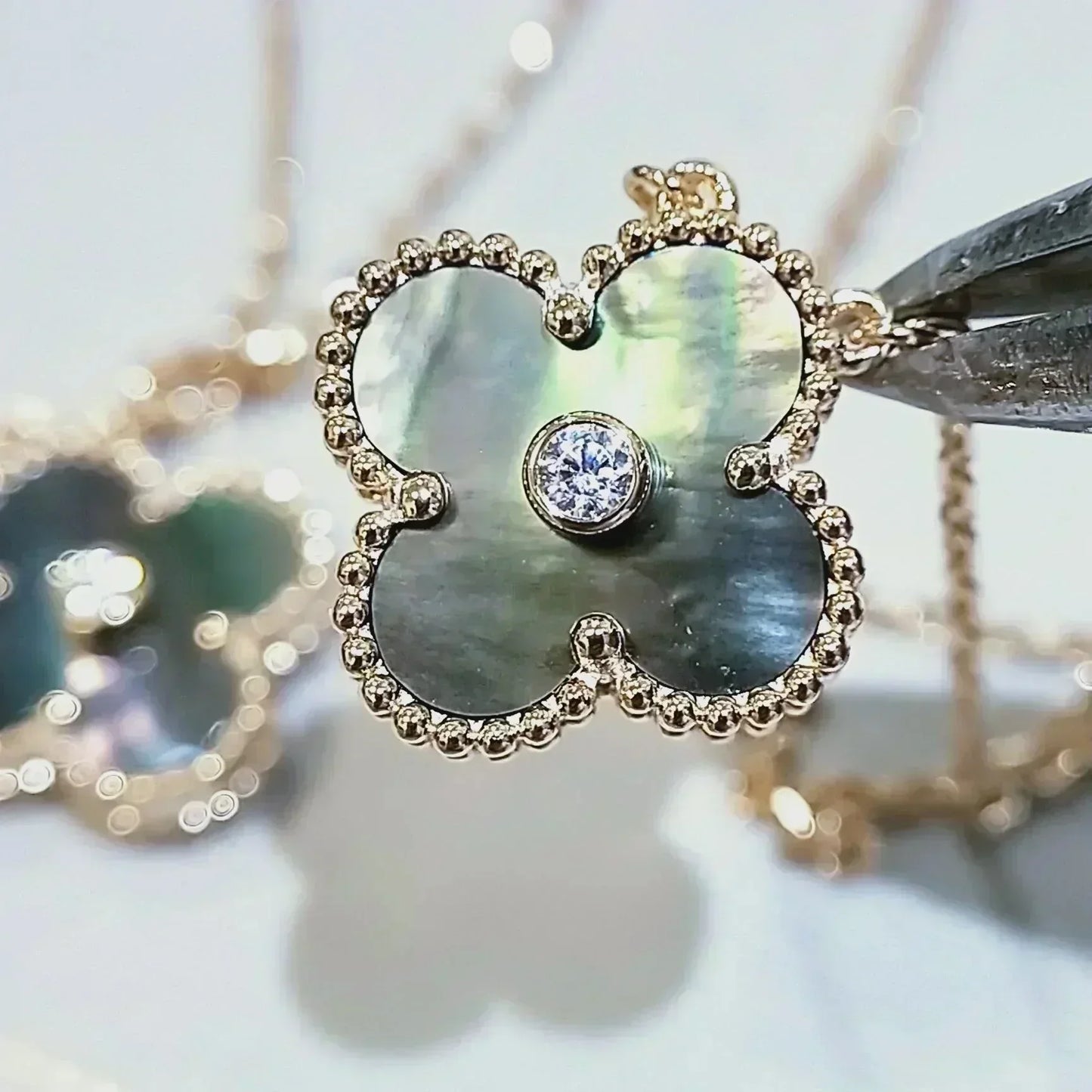 [RAFFINE]CLOVER 15MM DIAMOND AND MOTHER-OF-GREY NECKLACE