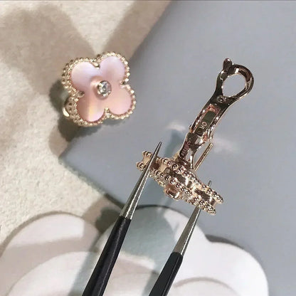 [RAFFINE]CLOVER MEDIUM 1 MOTIFS  PINK MOP DIAMOND EARRINGS