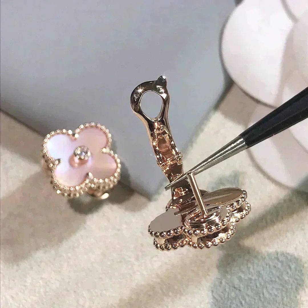 [RAFFINE]CLOVER MEDIUM 1 MOTIFS  PINK MOP DIAMOND EARRINGS