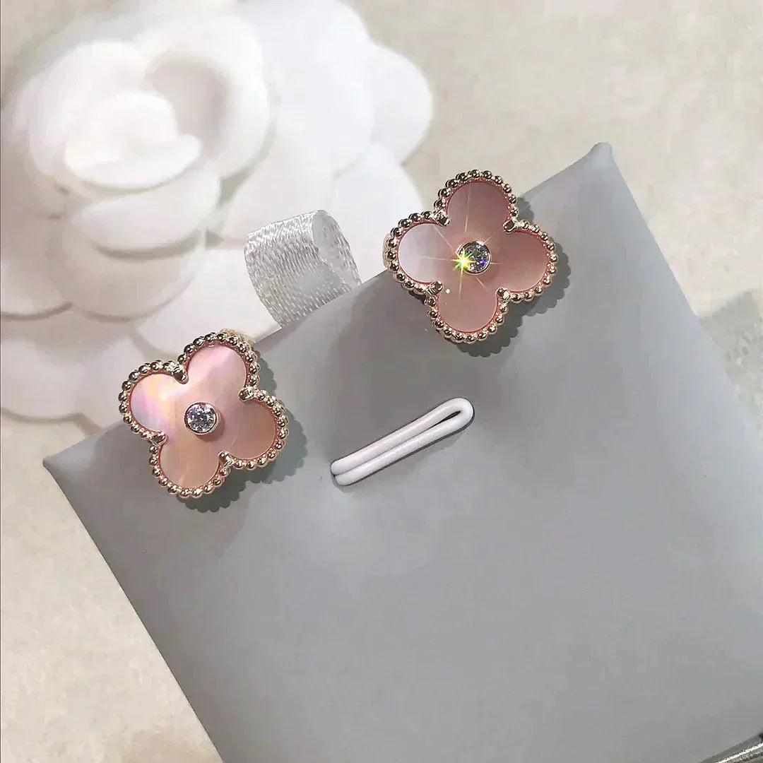 [RAFFINE]CLOVER MEDIUM 1 MOTIFS  PINK MOP DIAMOND EARRINGS