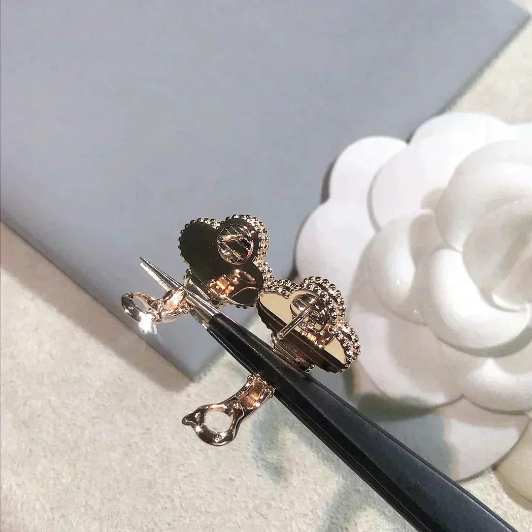 [RAFFINE]CLOVER MEDIUM 1 MOTIFS  PINK MOP DIAMOND EARRINGS
