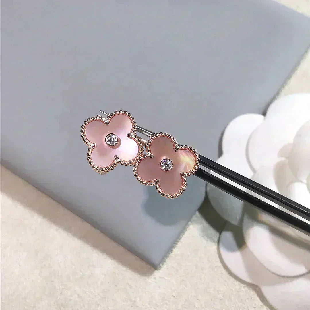 [RAFFINE]CLOVER MEDIUM 1 MOTIFS  PINK MOP DIAMOND EARRINGS