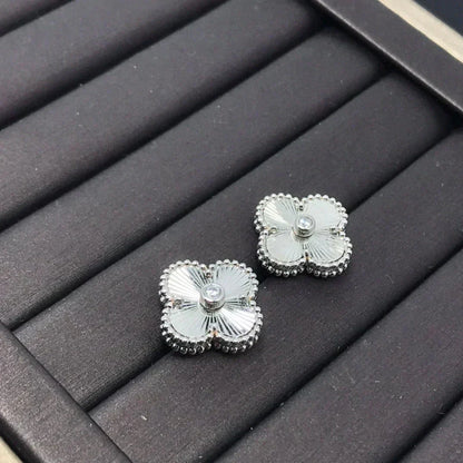 [RAFFINE]CLOVER MINI 9.5MM LASER EARRINGS