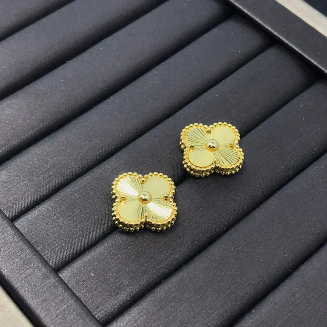 [RAFFINE]CLOVER MINI 9.5MM LASER EARRINGS