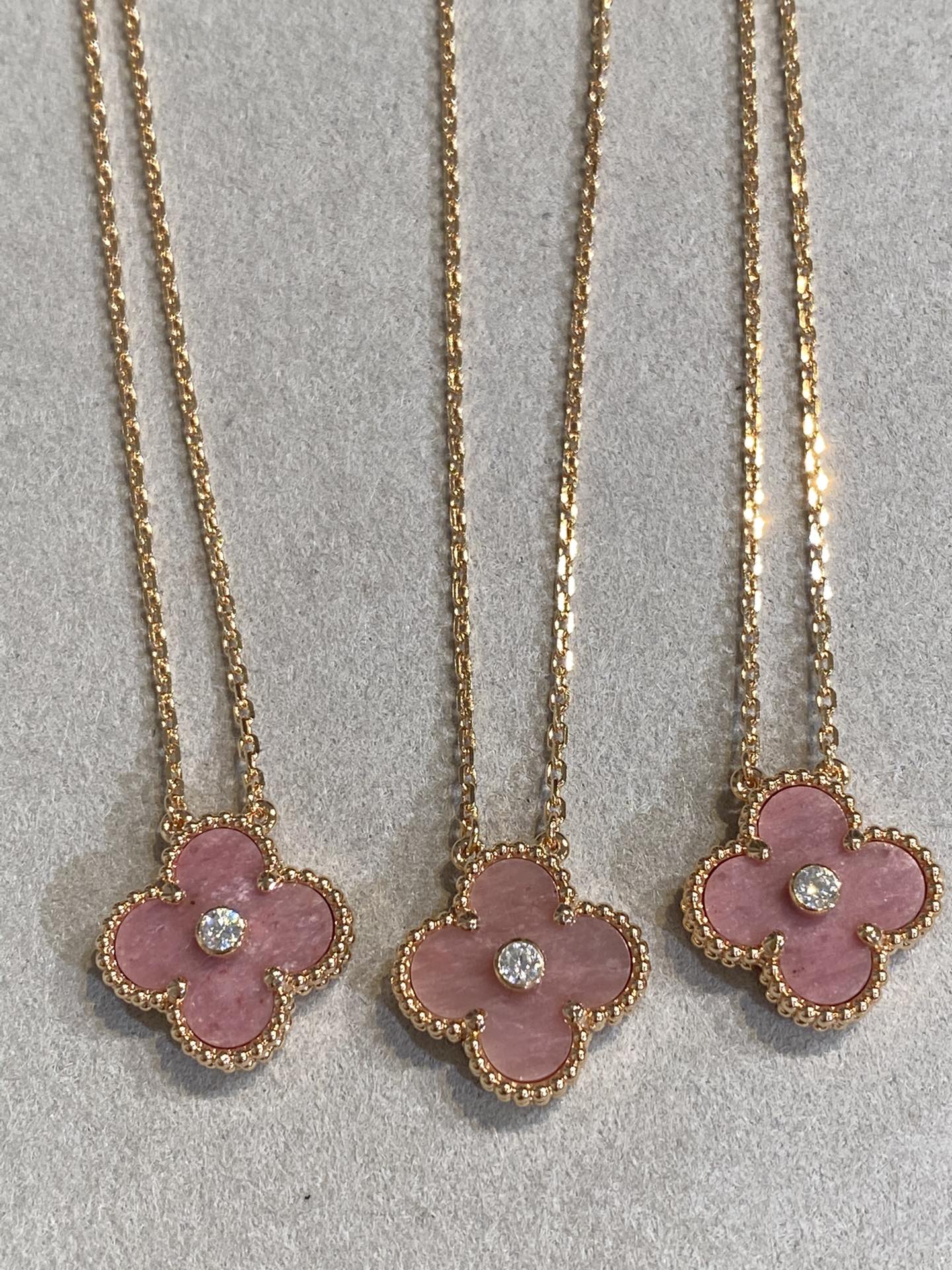 [RAFFINE]CLOVER 15MM DIAMOND RHODONITE NECKLACE