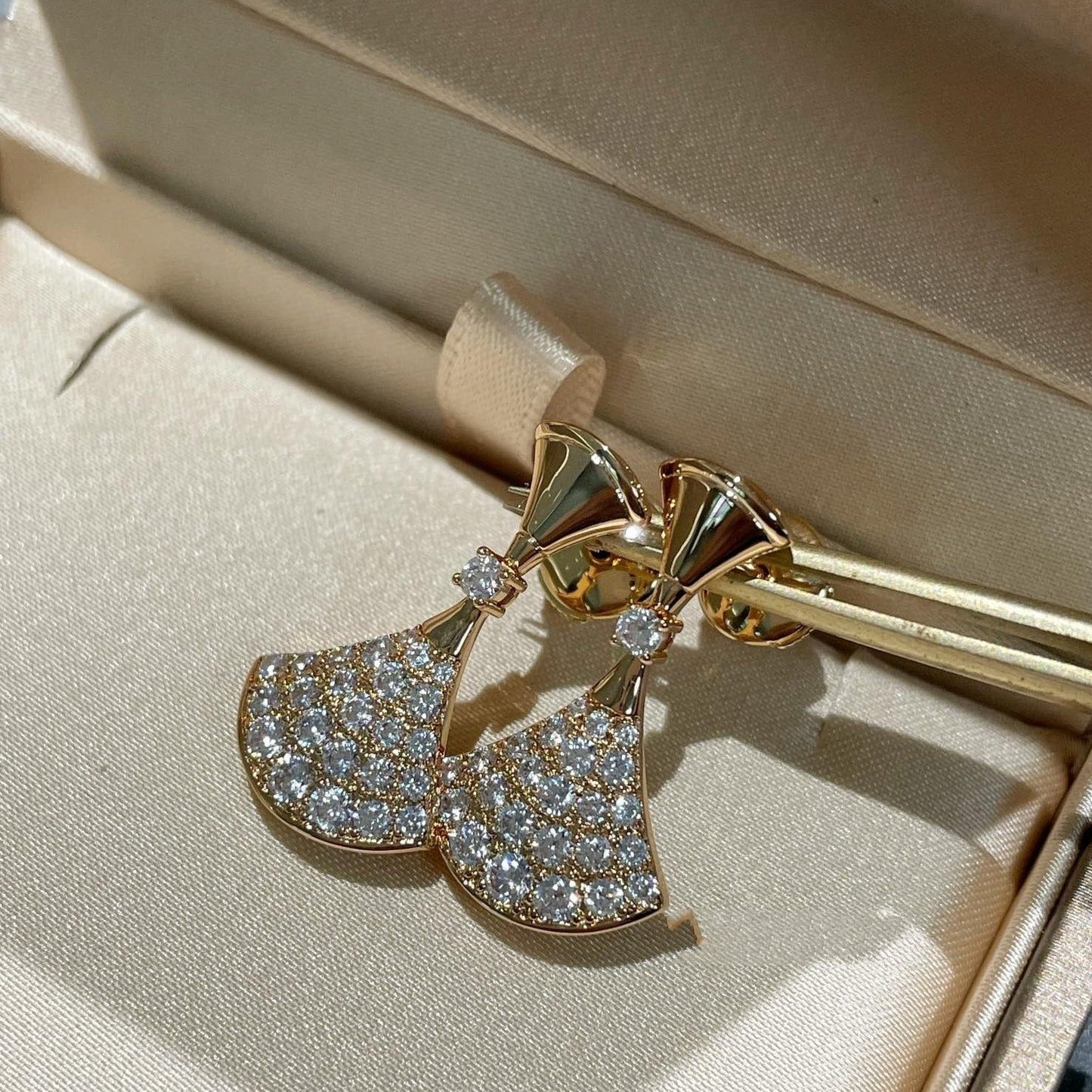 [RAFFINE]PENDIENTES DE ENSUEÑO CON DIAMANTE