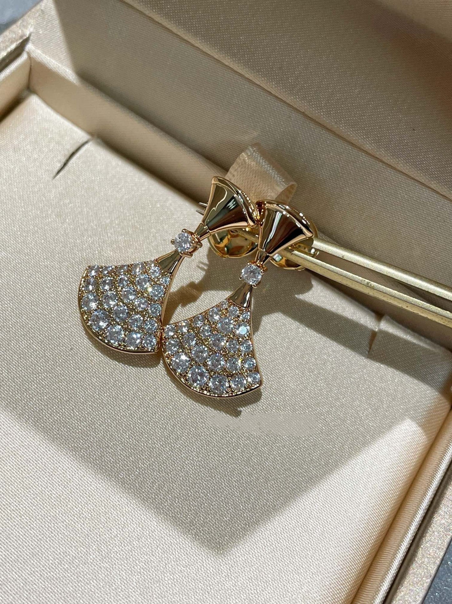[RAFFINE]PENDIENTES DE ENSUEÑO CON DIAMANTE