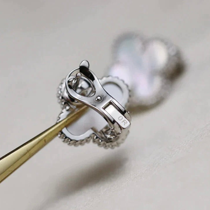 [RAFFINE]CLOVER MEDIUM 1 MOTIFS  WHITE MOP EARRINGS SILVER