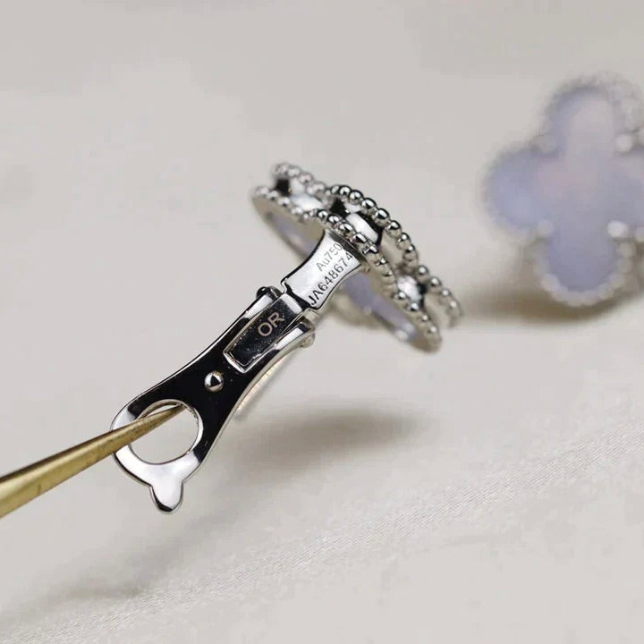 [RAFFINE]CLOVER MEDIUM 1 MOTIFS  WHITE MOP EARRINGS SILVER