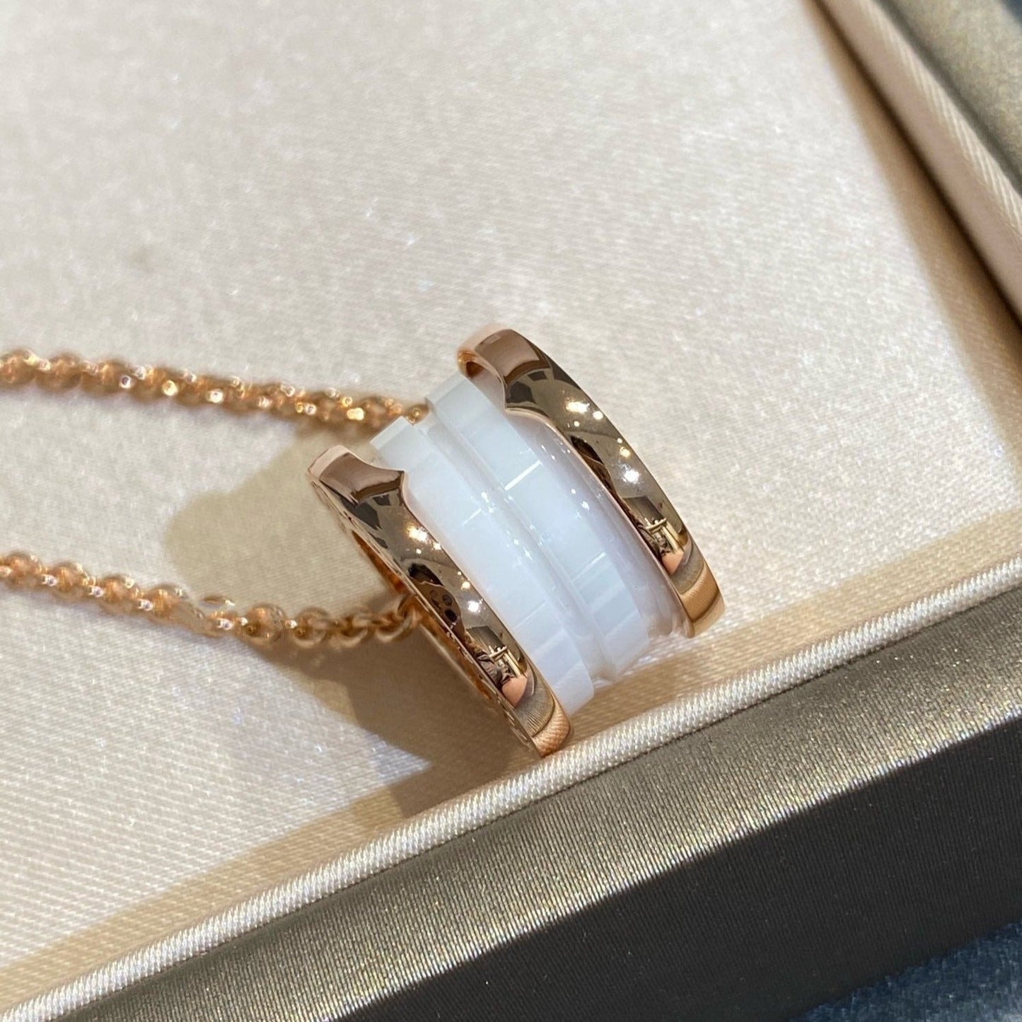 [RAFFINE]ZERO 1 COLLAR DE CERÁMICA BLANCA Y ORO ROSA