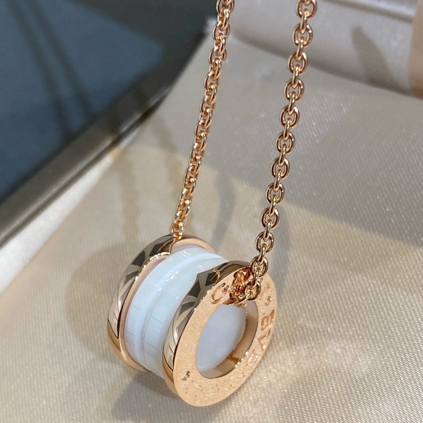 [RAFFINE]ZERO 1 COLLAR DE CERÁMICA BLANCA Y ORO ROSA