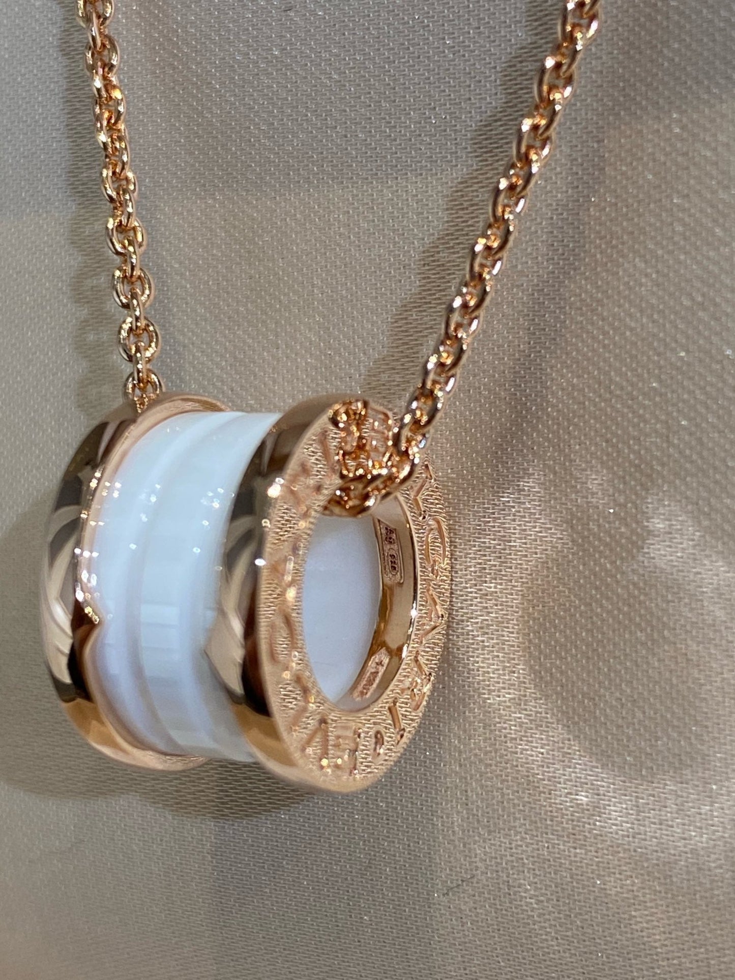 [RAFFINE]ZERO 1 COLLAR DE CERÁMICA BLANCA Y ORO ROSA
