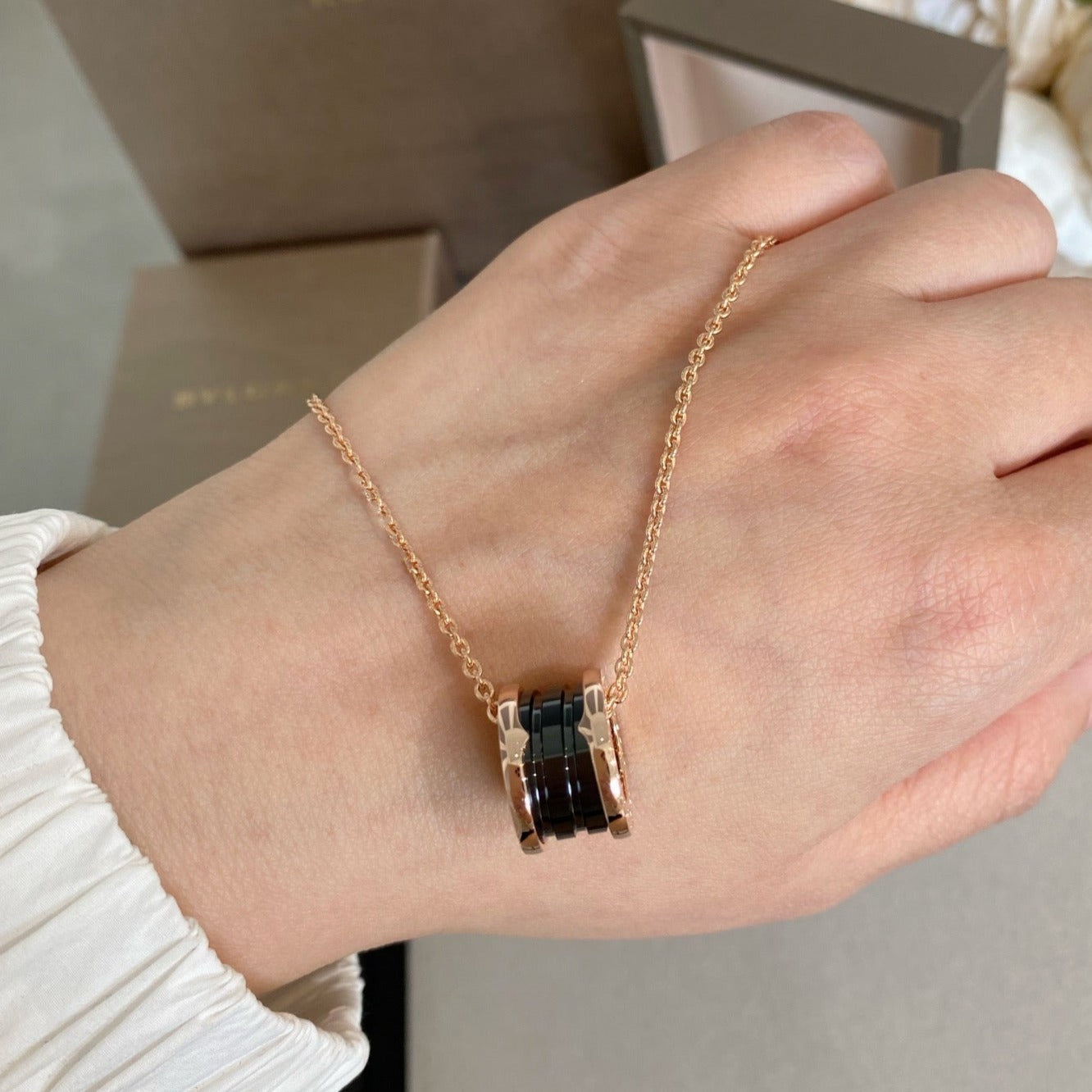 [RAFFINE]ZERO 1 COLLAR DE CERÁMICA NEGRA Y ORO ROSA