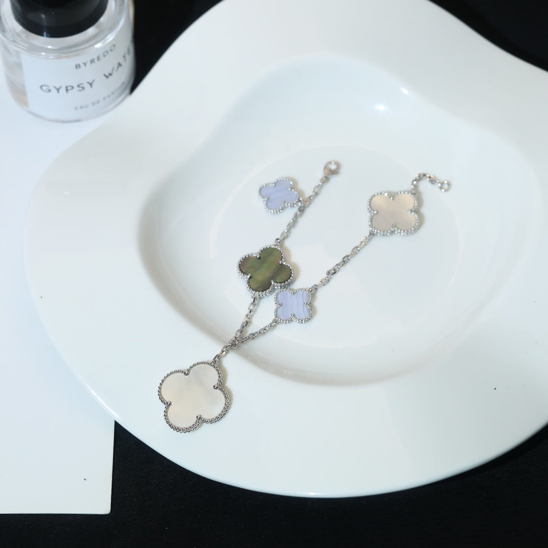 [RAFFINE]CLOVER BRACELET 5 MOTIFS MOP CHALCEDONY SILVER