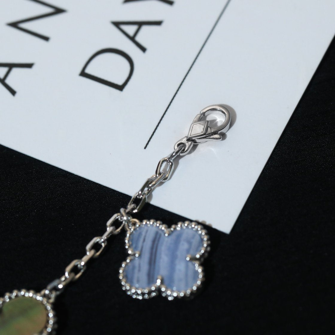 [RAFFINE]CLOVER BRACELET 5 MOTIFS MOP CHALCEDONY SILVER