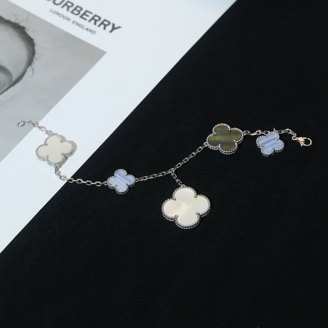 [RAFFINE]CLOVER BRACELET 5 MOTIFS MOP CHALCEDONY SILVER