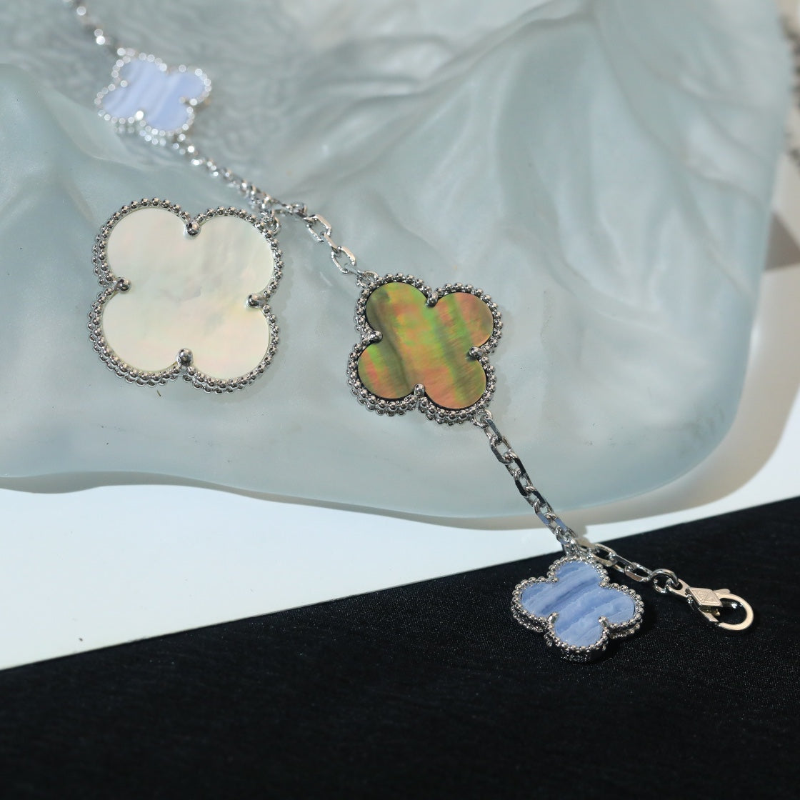 [RAFFINE]CLOVER BRACELET 5 MOTIFS MOP CHALCEDONY SILVER