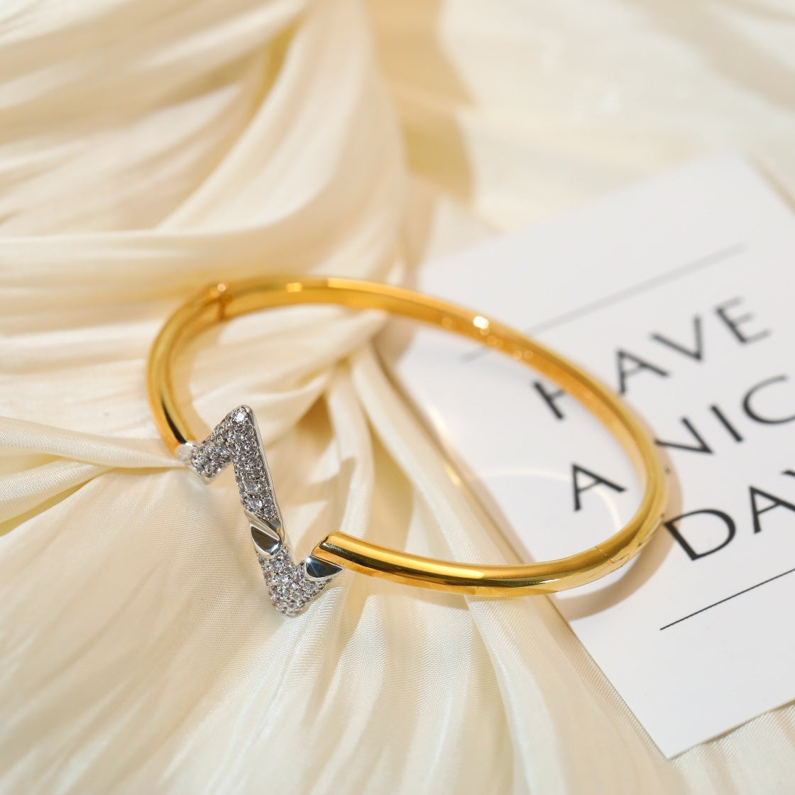 [RAFFINE]VOLTE UPSITE DOWN GOLD DIAMOND BRACELET
