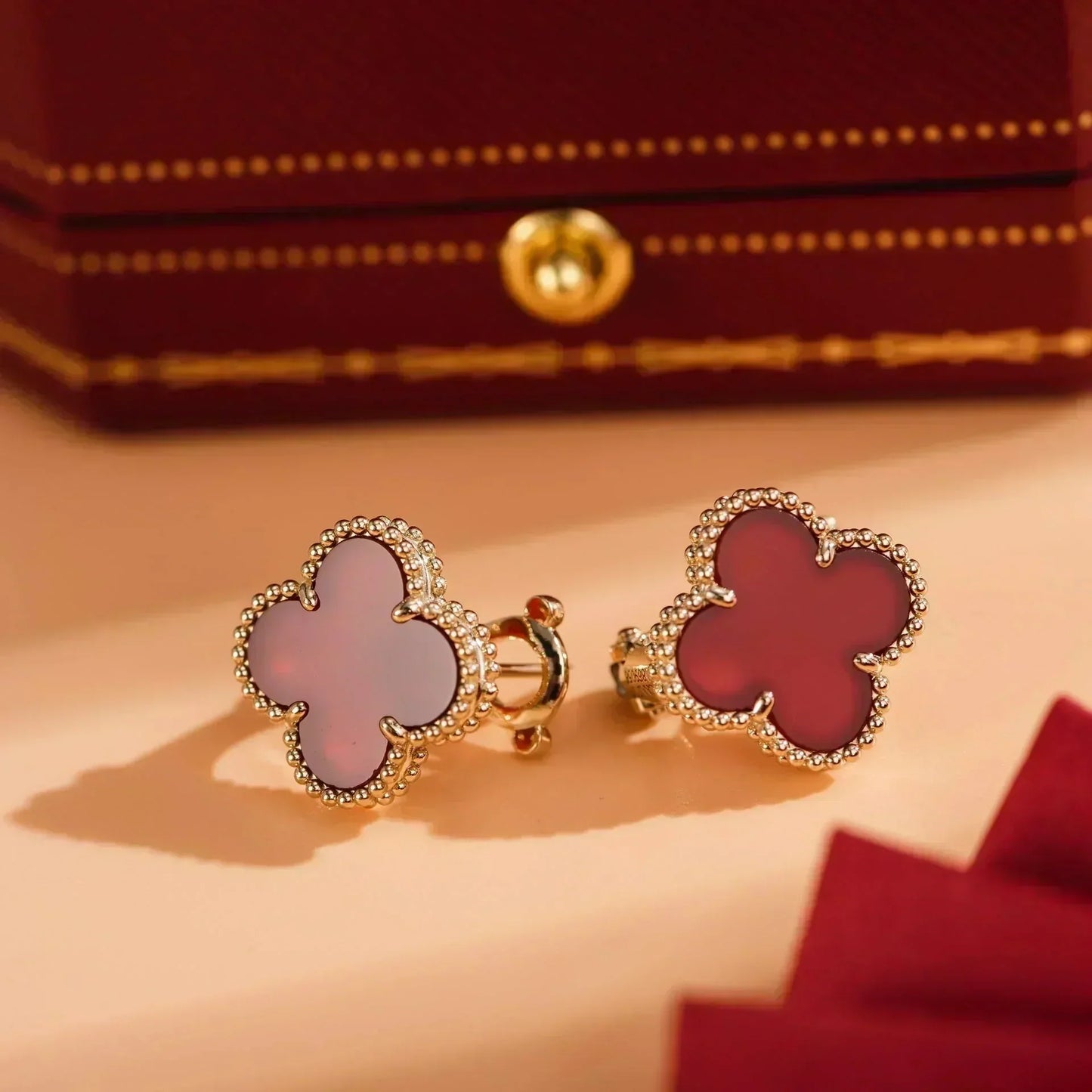 [RAFFINE]CLOVER MEDIUM 1 MOTIFS CARNELIAN  EARRINGS