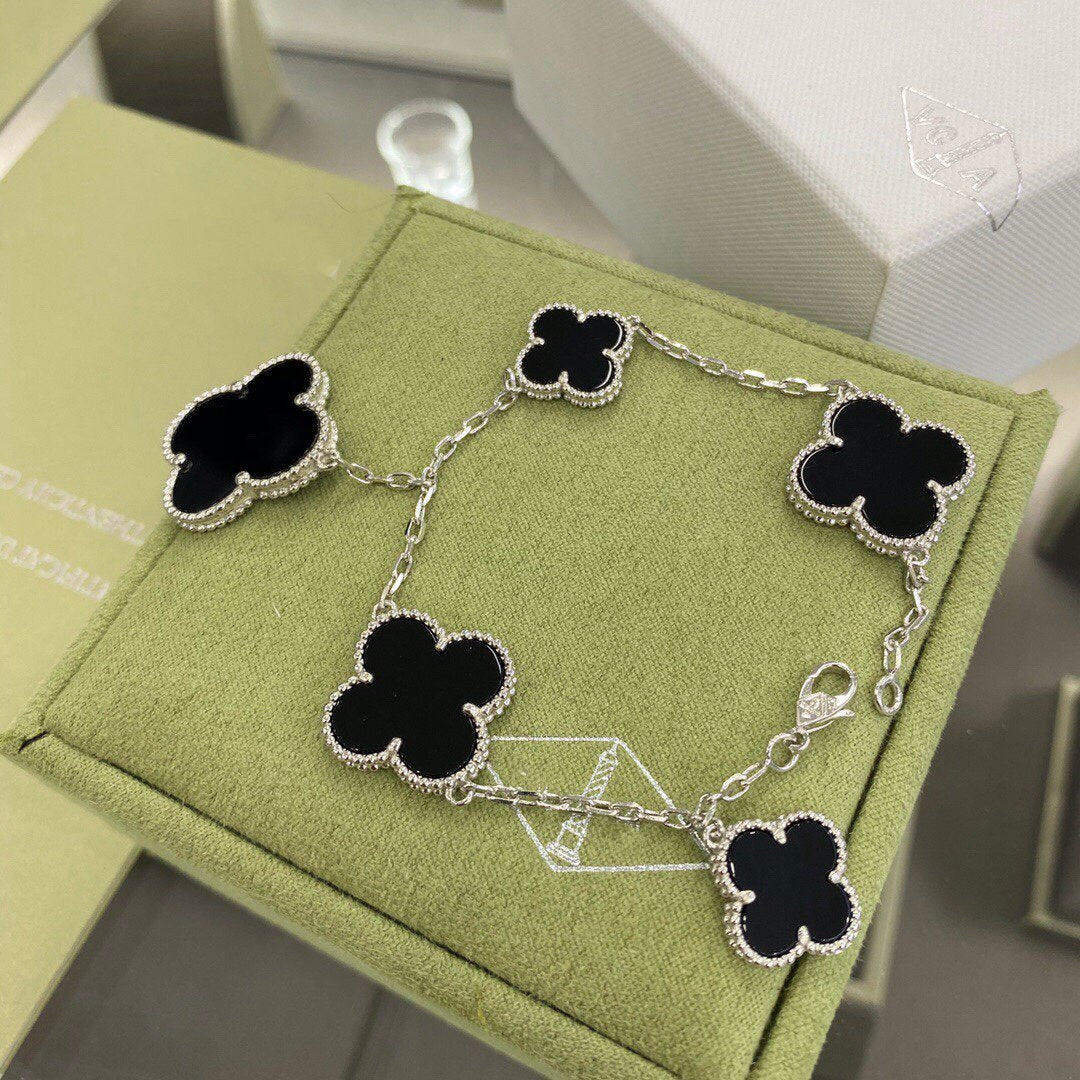 [RAFFINE]CLOVER 5 MOTIFS SIVLER ONYX BRACELET
