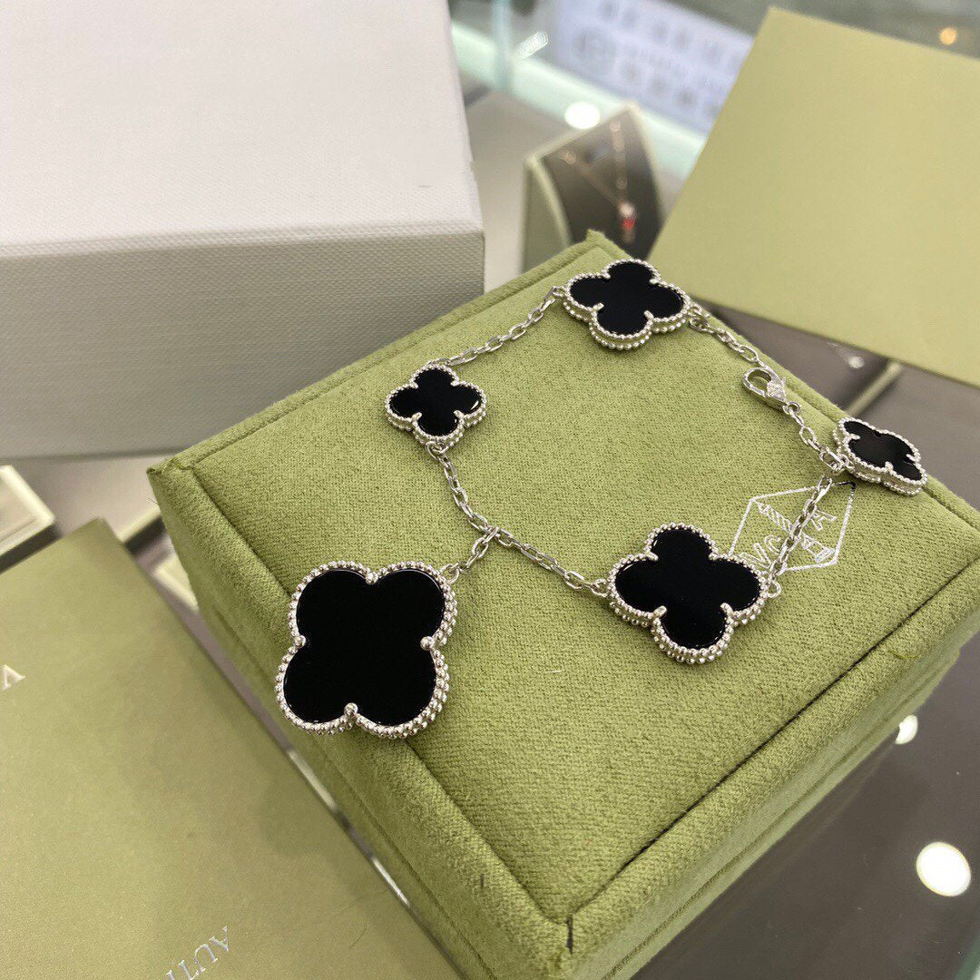 [RAFFINE]CLOVER 5 MOTIFS SIVLER ONYX BRACELET