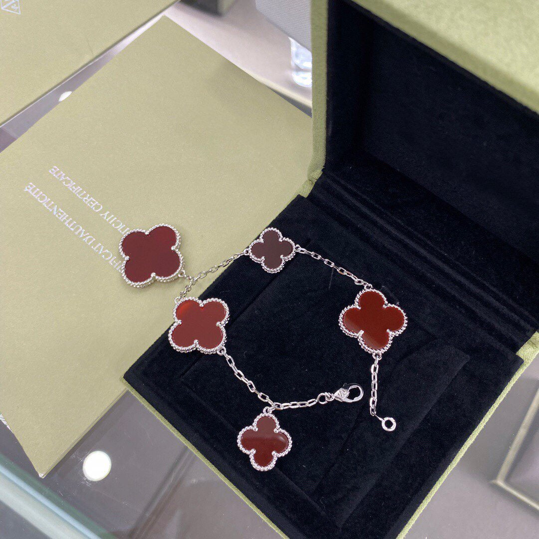 [RAFFINE]CLOVER 5 MOTIFS SIVLER CARNELIAN BRACELET