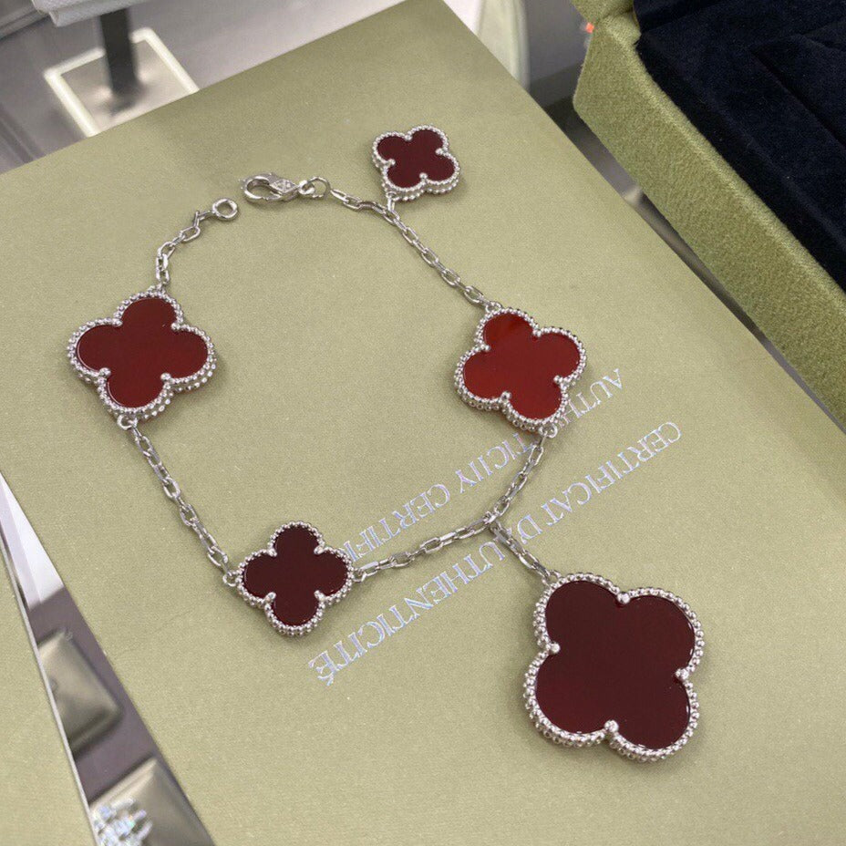 [RAFFINE]CLOVER 5 MOTIFS SIVLER CARNELIAN BRACELET