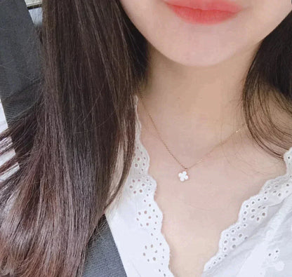 [RAFFINE]CLOVER MINI 9.5MM WHITE MOTHER-OF-PEARL NECKLACE