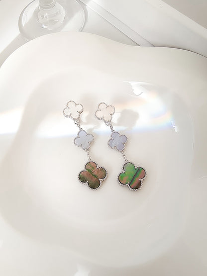 [RAFFINE] PENDIENTES DE PLATA CON 3 MOTIVOS DE TRÉBOL, CALCEDONIA, OSCURA