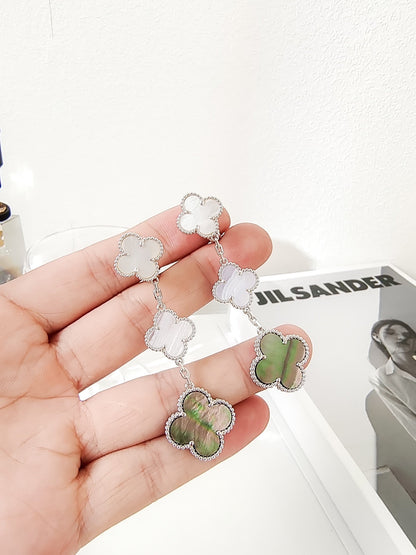 [RAFFINE] PENDIENTES DE PLATA CON 3 MOTIVOS DE TRÉBOL, CALCEDONIA, OSCURA