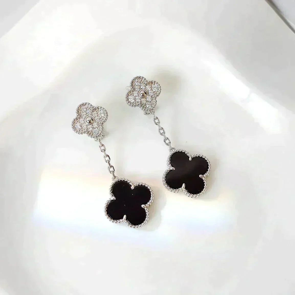 [RAFFINE]CLOVER 2 MOTIFS  DIAMOND ONYX EARRINGS SILVER